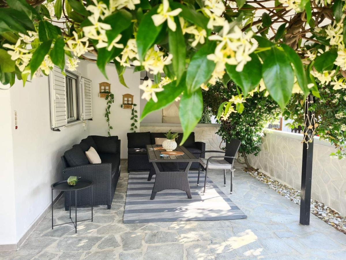 Mom'S Seaside Home Kariani Экстерьер фото